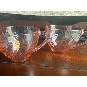 2 Vintage ARCOROC FRANCE Tea cups Pink Depression glass with Swirl pattern